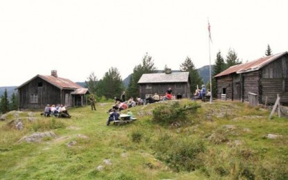 Friluftsgudstjeneste og omvisning på Bergatn