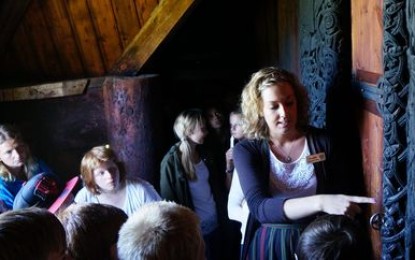 Skolebesøk til Hedalen stavkirke