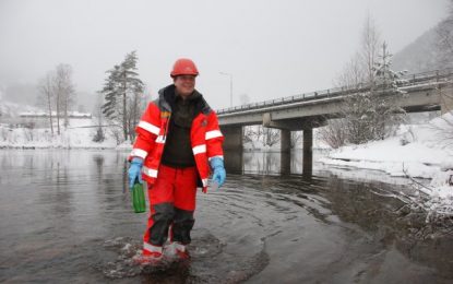 Sjekker vannkvaliteten i Begna