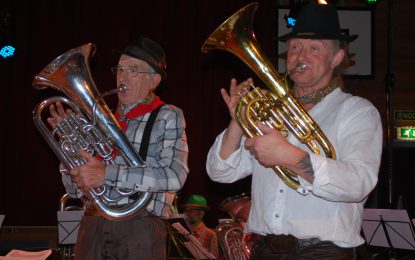 Lystig oktoberfest med musikkorpsene