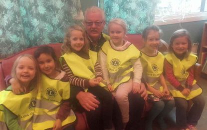 Lions club deler ut refleksvester